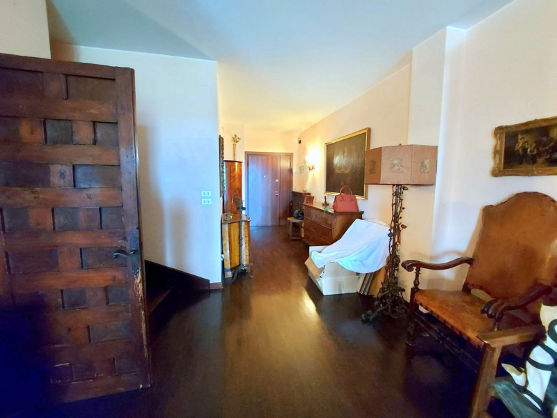 SPLENDIDO DUPLEX VIC. PRATO DELLA VALLE €.550.000 - rif.MG006

Nelle immediate vicinanze del PRAT...