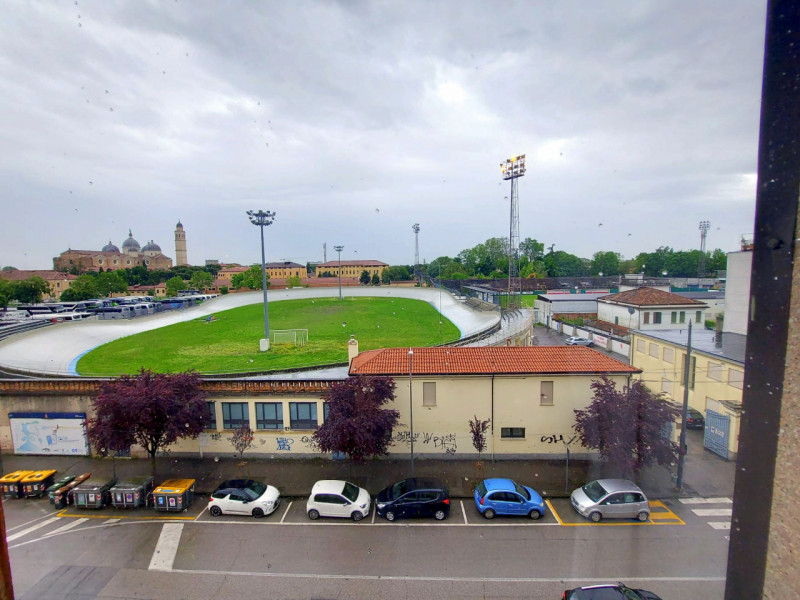 SPLENDIDO DUPLEX VIC. PRATO DELLA VALLE €.550.000 - rif.MG006

Nelle immediate vicinanze del PRAT...