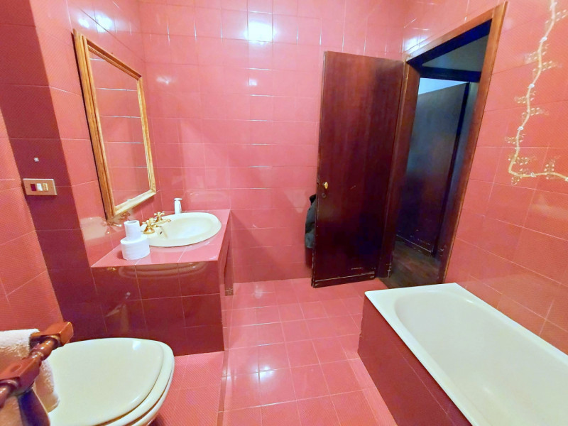 SPLENDIDO DUPLEX VIC. PRATO DELLA VALLE €.550.000 - rif.MG006

Nelle immediate vicinanze del PRAT...