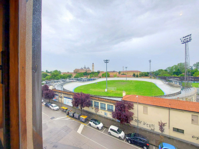 SPLENDIDO DUPLEX VIC. PRATO DELLA VALLE €.550.000 - rif.MG006

Nelle immediate vicinanze del PRAT...