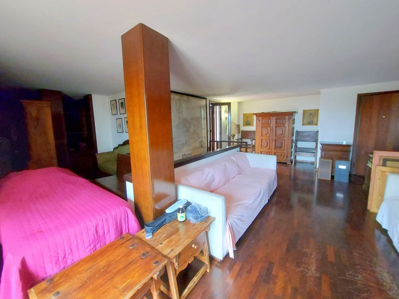 SPLENDIDO DUPLEX VIC. PRATO DELLA VALLE €.550.000 - rif.MG006

Nelle immediate vicinanze del PRAT...