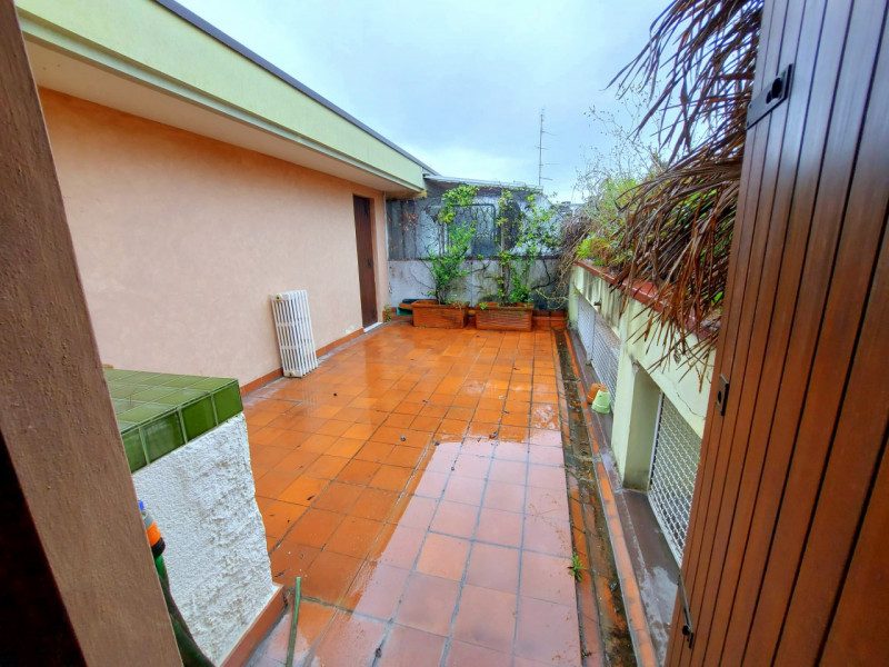 SPLENDIDO DUPLEX VIC. PRATO DELLA VALLE €.550.000 - rif.MG006

Nelle immediate vicinanze del PRAT...