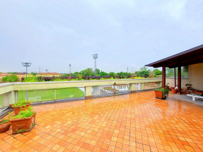 SPLENDIDO DUPLEX VIC. PRATO DELLA VALLE €.550.000 - rif.MG006

Nelle immediate vicinanze del PRAT...