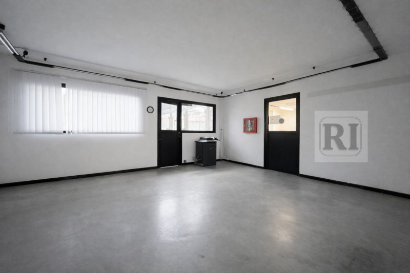 Situato nel cuore di Limena, proponiamo in affitto un immobile industriale di notevole dimensione...