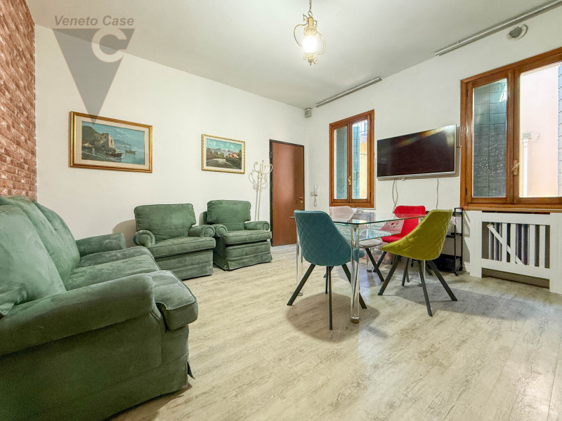 PONTE DI BRENTA - MINI IN CENTRO PAESE
A pochi passi da Via San Marco proponiamo in vendita appar...