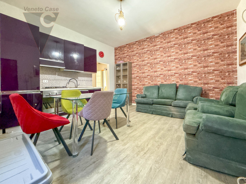 PONTE DI BRENTA - MINI IN CENTRO PAESE
A pochi passi da Via San Marco proponiamo in vendita appar...