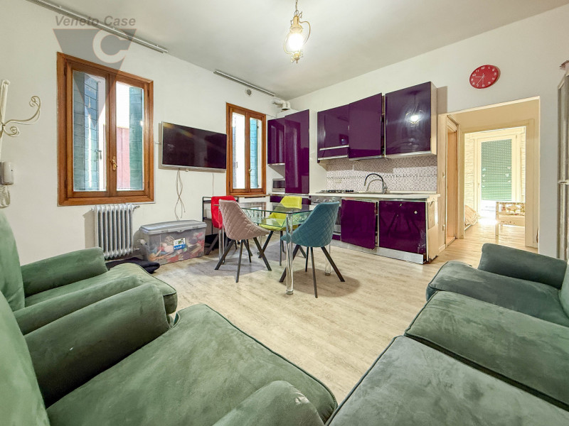 PONTE DI BRENTA - MINI IN CENTRO PAESE
A pochi passi da Via San Marco proponiamo in vendita appar...