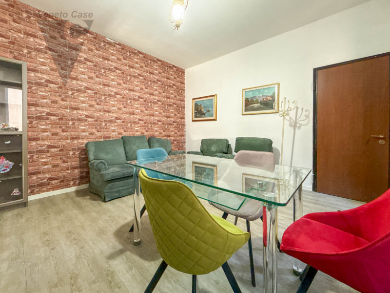 PONTE DI BRENTA - MINI IN CENTRO PAESE
A pochi passi da Via San Marco proponiamo in vendita appar...