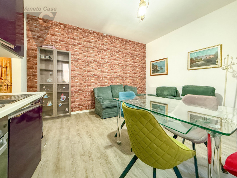 PONTE DI BRENTA - MINI IN CENTRO PAESE
A pochi passi da Via San Marco proponiamo in vendita appar...