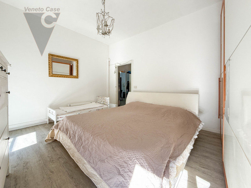 PONTE DI BRENTA - MINI IN CENTRO PAESE
A pochi passi da Via San Marco proponiamo in vendita appar...