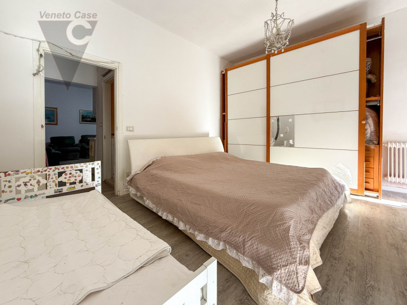 PONTE DI BRENTA - MINI IN CENTRO PAESE
A pochi passi da Via San Marco proponiamo in vendita appar...