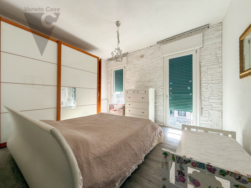 PONTE DI BRENTA - MINI IN CENTRO PAESE
A pochi passi da Via San Marco proponiamo in vendita appar...