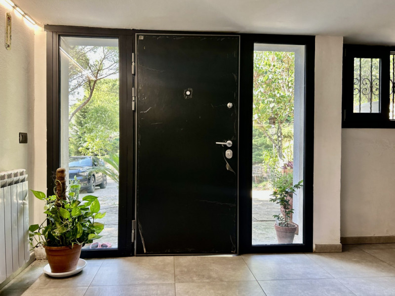 DICOMANO (Fi): sulle colline toscane, in posizione amena e a poca distanza dal centro paese di Di...