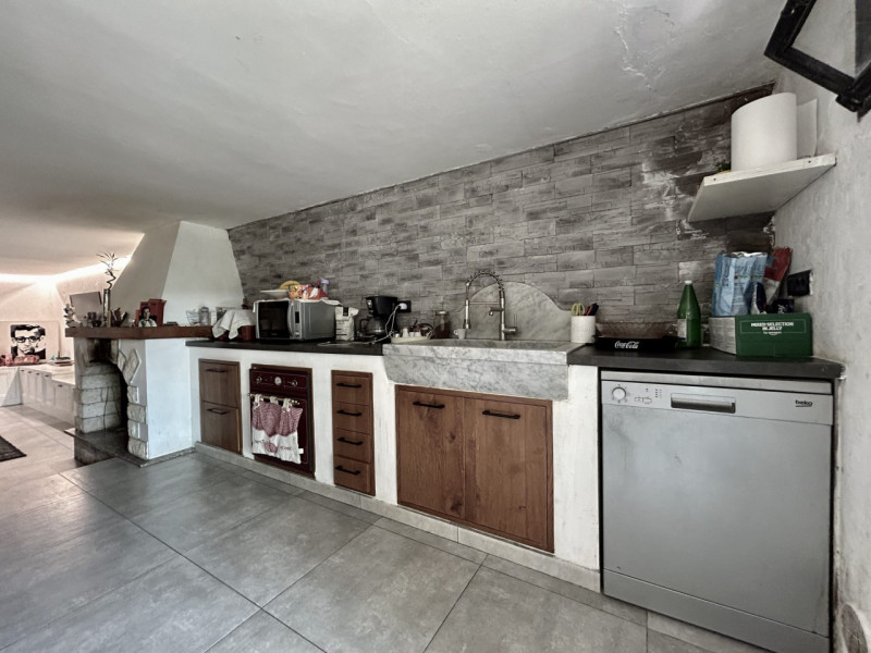 DICOMANO (Fi): sulle colline toscane, in posizione amena e a poca distanza dal centro paese di Di...