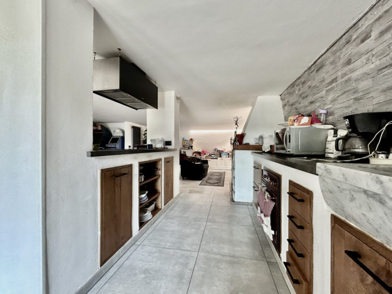 DICOMANO (Fi): sulle colline toscane, in posizione amena e a poca distanza dal centro paese di Di...