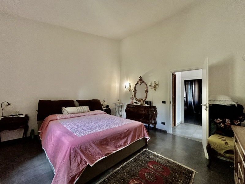 DICOMANO (Fi): sulle colline toscane, in posizione amena e a poca distanza dal centro paese di Di...