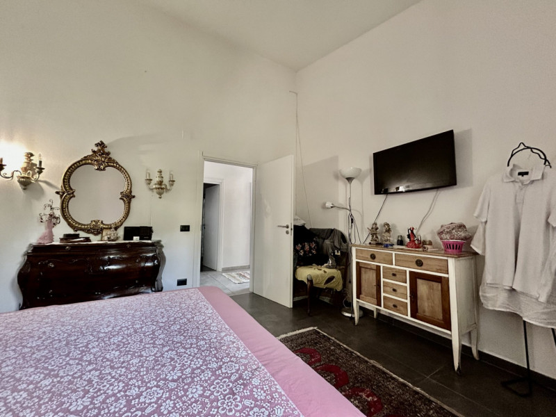 DICOMANO (Fi): sulle colline toscane, in posizione amena e a poca distanza dal centro paese di Di...