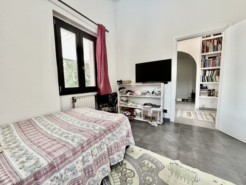 DICOMANO (Fi): sulle colline toscane, in posizione amena e a poca distanza dal centro paese di Di...