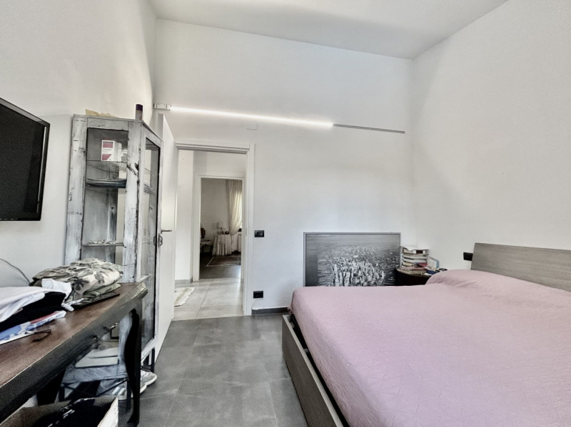 DICOMANO (Fi): sulle colline toscane, in posizione amena e a poca distanza dal centro paese di Di...