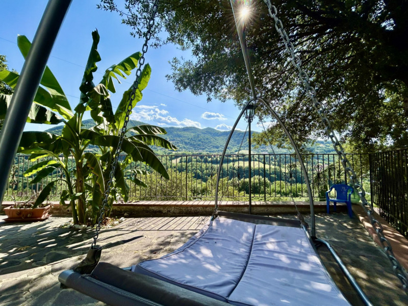 DICOMANO (Fi): sulle colline toscane, in posizione amena e a poca distanza dal centro paese di Di...