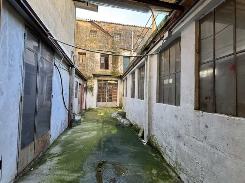 In pieno centro storico a Monselice, nei pressi di Piazza Giuseppe Mazzini, vendesi porzione di p...