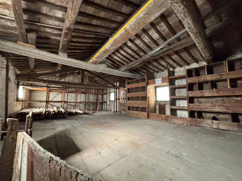 In pieno centro storico a Monselice, nei pressi di Piazza Giuseppe Mazzini, vendesi porzione di p...