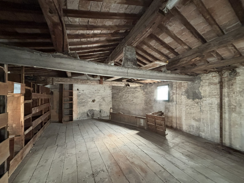 In pieno centro storico a Monselice, nei pressi di Piazza Giuseppe Mazzini, vendesi porzione di p...