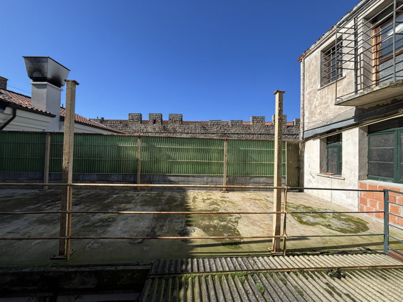 In pieno centro storico a Monselice, nei pressi di Piazza Giuseppe Mazzini, vendesi porzione di p...