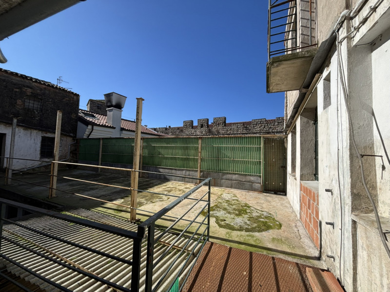 In pieno centro storico a Monselice, nei pressi di Piazza Giuseppe Mazzini, vendesi porzione di p...