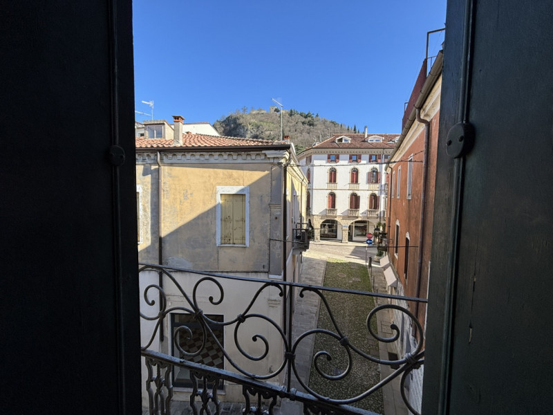 In pieno centro storico a Monselice, nei pressi di Piazza Giuseppe Mazzini, vendesi porzione di p...