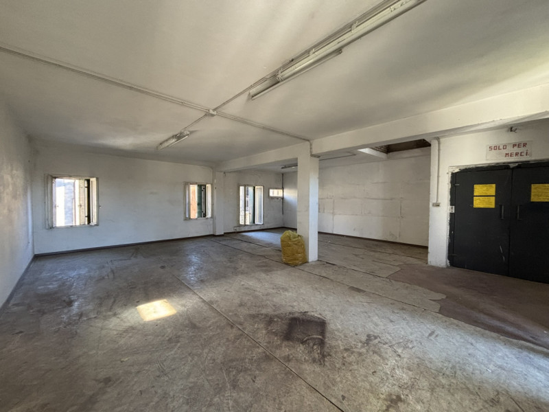 In pieno centro storico a Monselice, nei pressi di Piazza Giuseppe Mazzini, vendesi porzione di p...