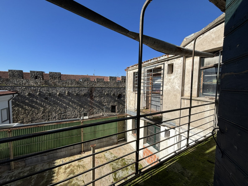 In pieno centro storico a Monselice, nei pressi di Piazza Giuseppe Mazzini, vendesi porzione di p...