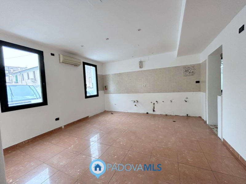 Immobile in esclusiva al Gruppo Padova MLS

In posizione strategica, a pochi minuti dall'autostra...