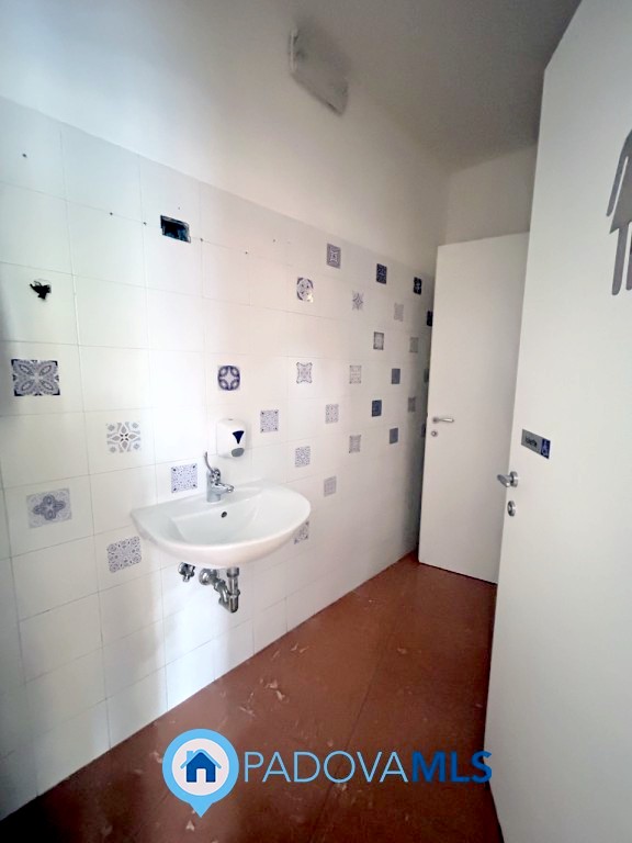 Immobile in esclusiva al Gruppo Padova MLS

In posizione strategica, a pochi minuti dall'autostra...