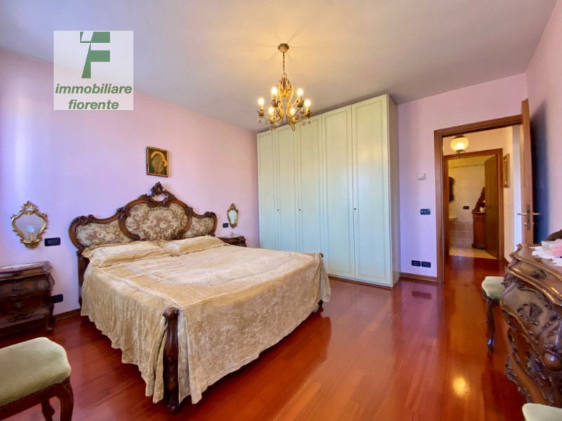 Scopri questa affascinante libera subito signorile in ottimo stato di manutenzione porzione di te...