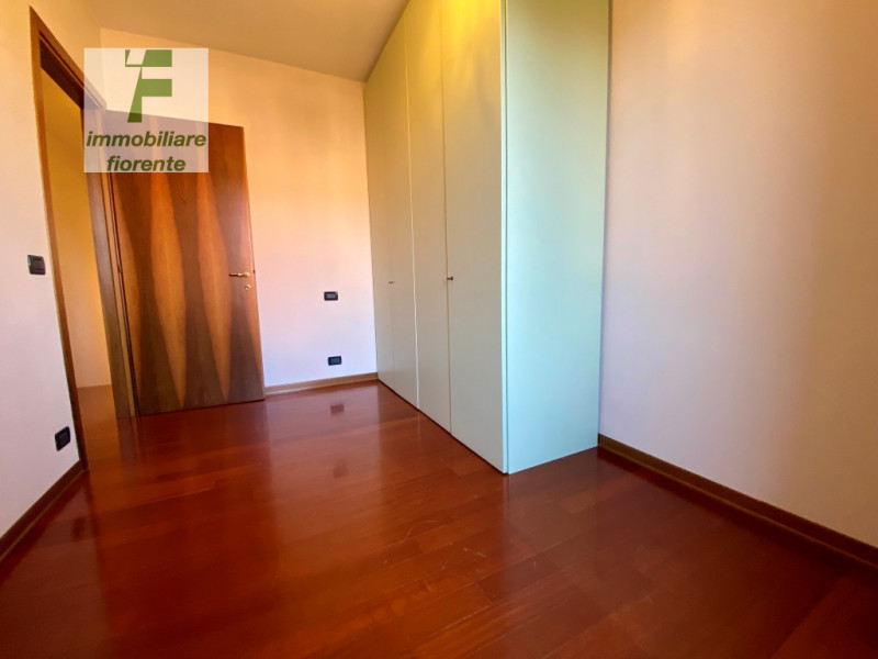 Scopri questa affascinante libera subito signorile in ottimo stato di manutenzione porzione di te...