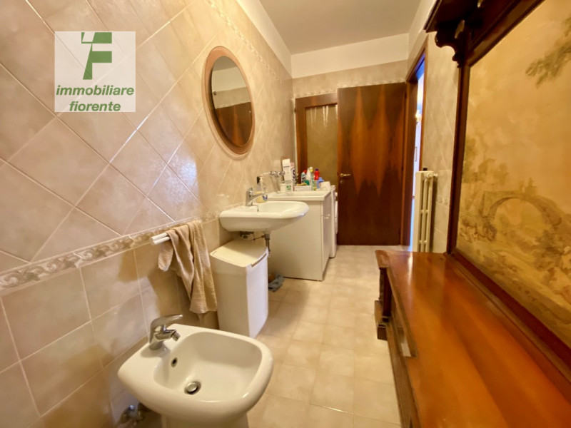 Scopri questa affascinante libera subito signorile in ottimo stato di manutenzione porzione di te...