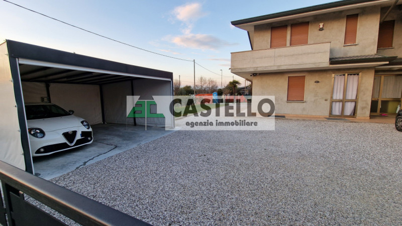 Campodarsego zona Bosco del Vescovo proponiamo in esclusiva 2 porzioni di trifamiliare, con acces...