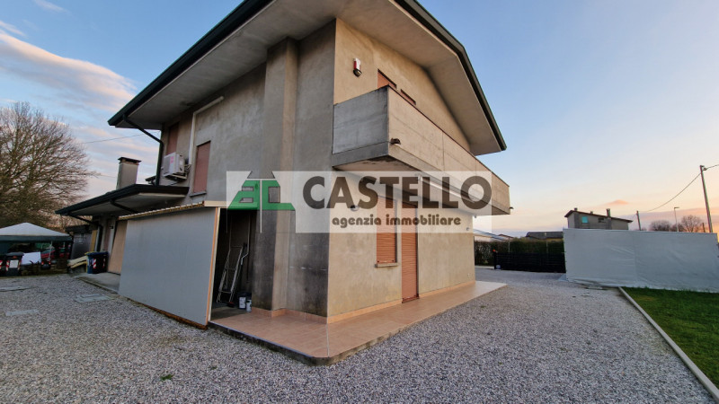 Campodarsego zona Bosco del Vescovo proponiamo in esclusiva 2 porzioni di trifamiliare, con acces...