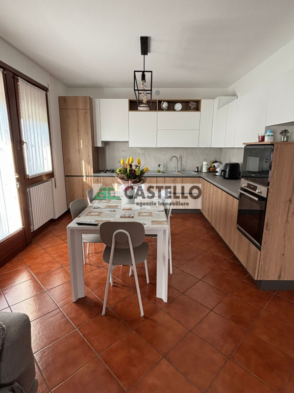 Campodarsego zona Bosco del Vescovo proponiamo in esclusiva 2 porzioni di trifamiliare, con acces...