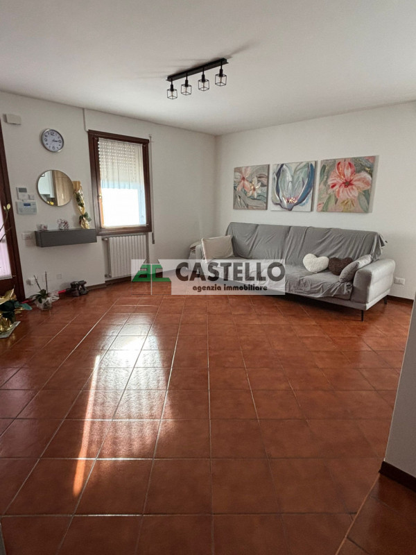 Campodarsego zona Bosco del Vescovo proponiamo in esclusiva 2 porzioni di trifamiliare, con acces...