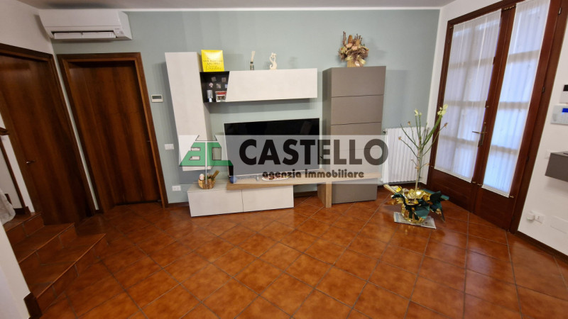 Campodarsego zona Bosco del Vescovo proponiamo in esclusiva 2 porzioni di trifamiliare, con acces...