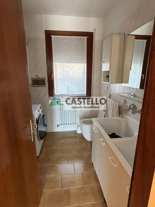 Campodarsego zona Bosco del Vescovo proponiamo in esclusiva 2 porzioni di trifamiliare, con acces...