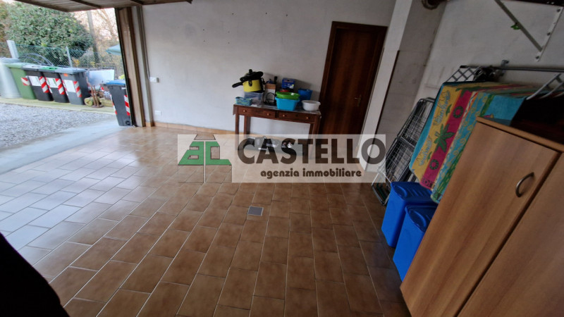 Campodarsego zona Bosco del Vescovo proponiamo in esclusiva 2 porzioni di trifamiliare, con acces...