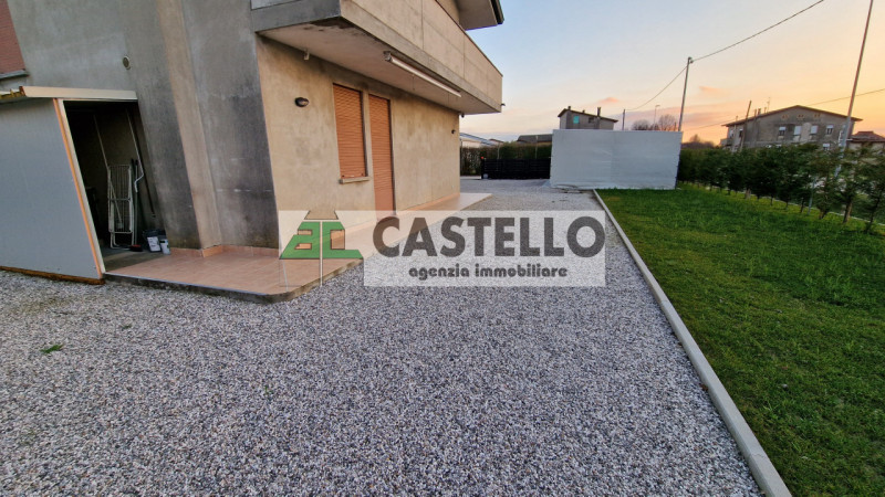 Campodarsego zona Bosco del Vescovo proponiamo in esclusiva 2 porzioni di trifamiliare, con acces...