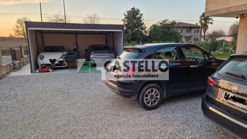 Campodarsego zona Bosco del Vescovo proponiamo in esclusiva 2 porzioni di trifamiliare, con acces...