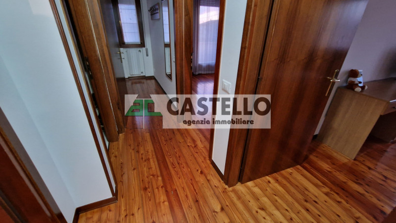 Campodarsego zona Bosco del Vescovo proponiamo in esclusiva 2 porzioni di trifamiliare, con acces...