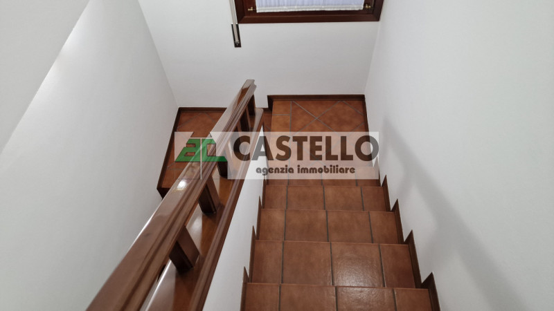 Campodarsego zona Bosco del Vescovo proponiamo in esclusiva 2 porzioni di trifamiliare, con acces...