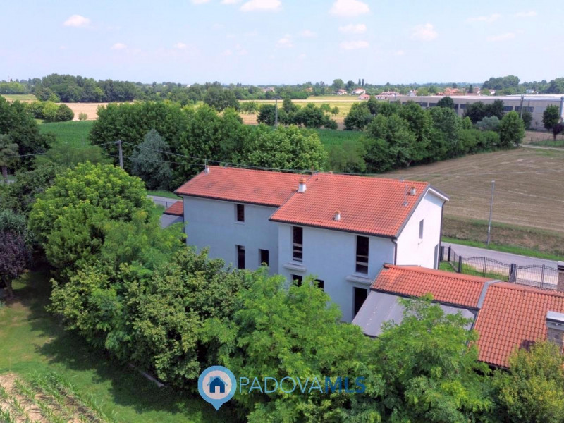 Immobile in esclusiva al Gruppo Padova MLS

Immediata vicinanza al centro di TAGGI DI SOPRA in po...