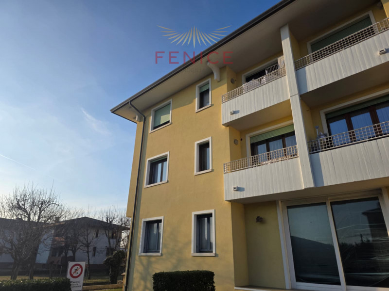 A Trevignano, in provincia di Treviso, nel cuore di un quartiere residenziale curato e ben abitat...